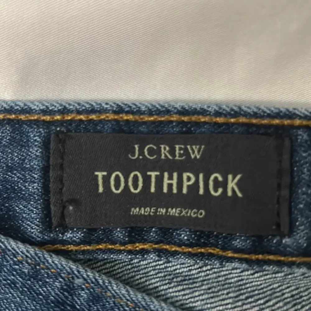 J. Crew Toothpick Raw Hem Ankle Jean 24 Denim Casual Classic Normcore Bohemian